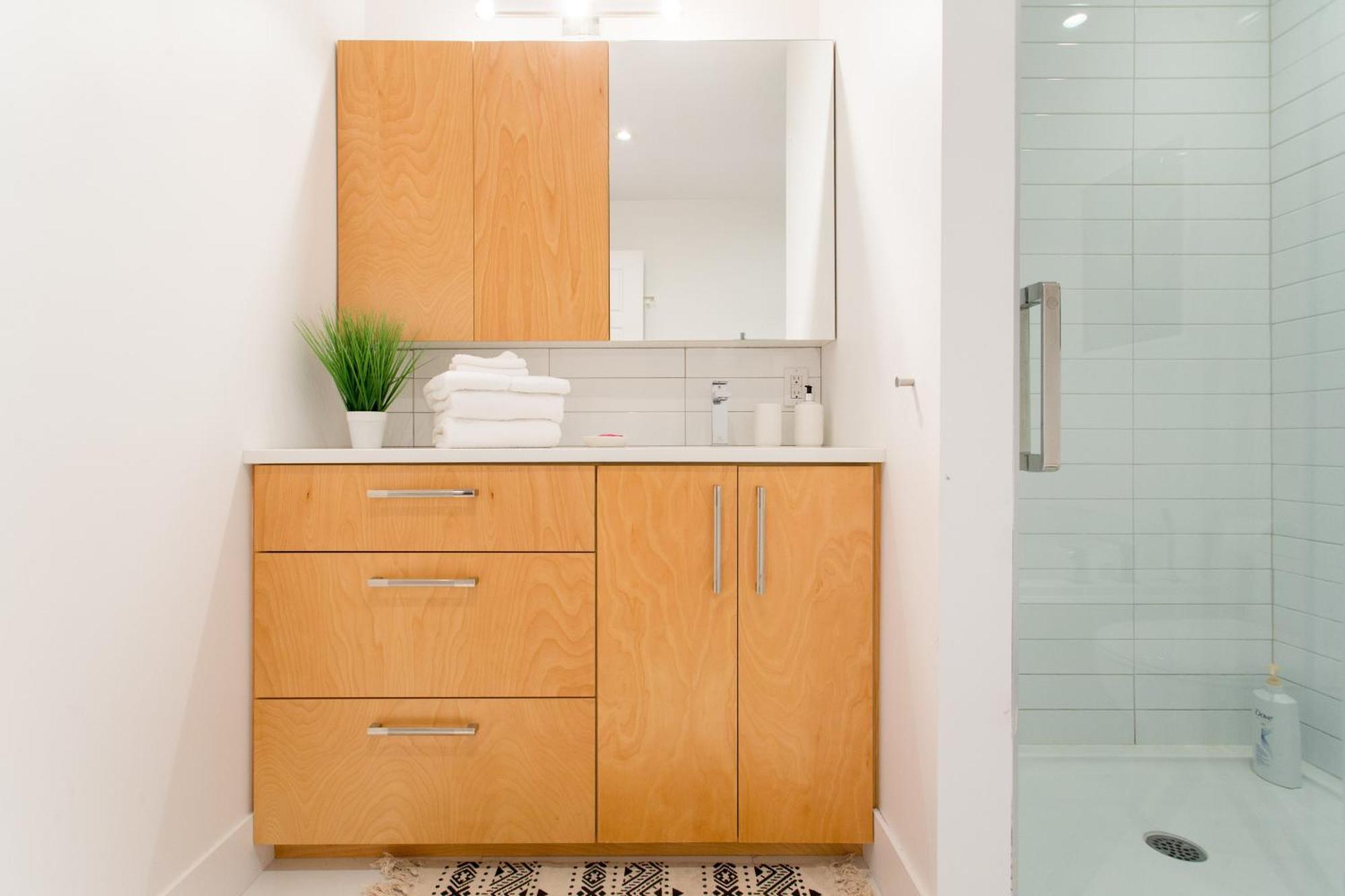 מונטריאול Hip, Stylish Apartment In Little Italy By Den Stays A חדר תמונה