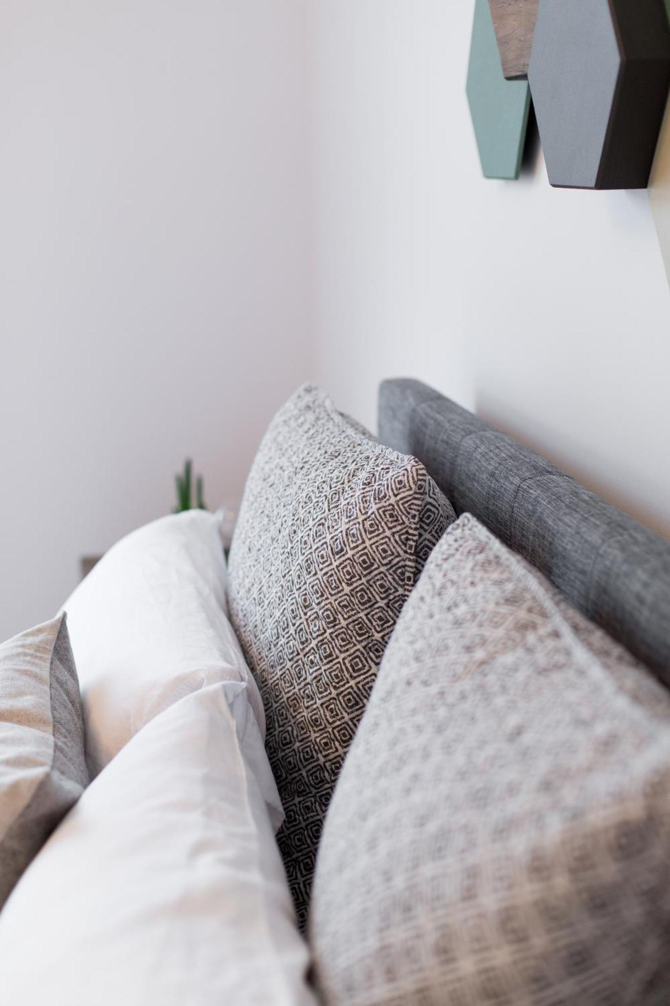 מונטריאול Hip, Stylish Apartment In Little Italy By Den Stays A חדר תמונה
